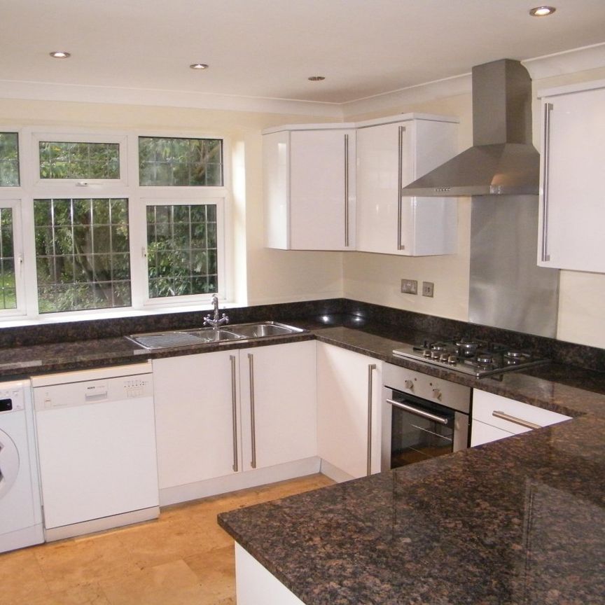 3 bedroom semi-detached house to rent - Photo 1