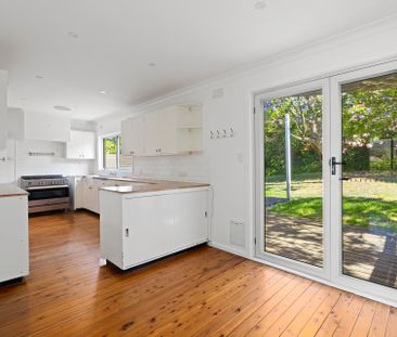 220 Fletcher Street, East Albury NSW 2640 - House For Rent | Domain - Photo 5