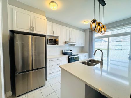 For Lease - 557 Flagstaff Drive, Barrhaven, Ontario - Photo 5
