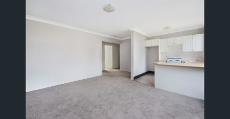 Well positioned renovated 2 bedroom apartment - Photo 2