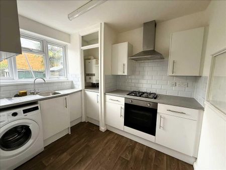 2 bedroom maisonette to rent - Photo 2