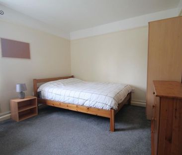 3 bedroom apartment to rent - Photo 3