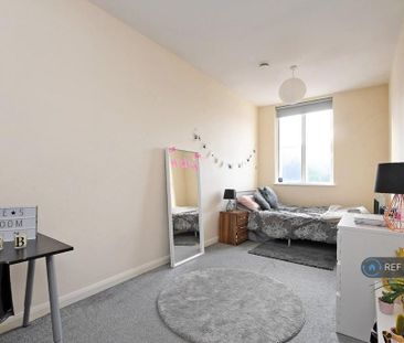 3 bedroom flat to rent - Photo 3