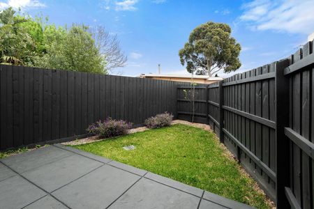 STUNNING NEW DESIGNER TOWNHOUSE - Photo 3