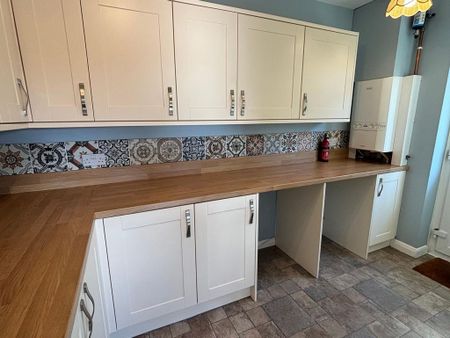 3 bedroom detached bungalow to rent - Photo 2