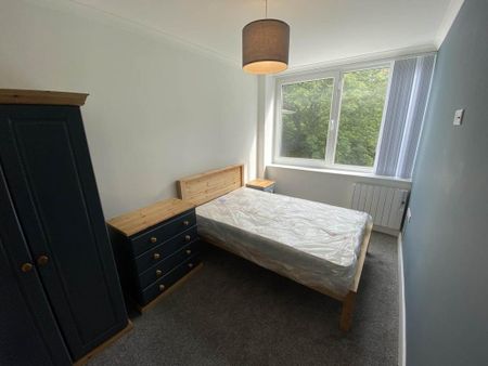3 bedroom flat to rent - Photo 3