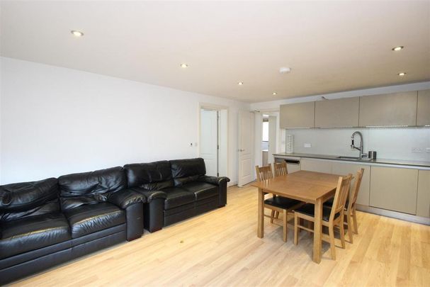 3 bedroom flat to rent - Photo 1