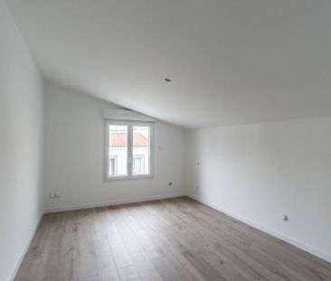 Maison de bourg entièrement rénovée avec son jardin intimiste - Photo 4