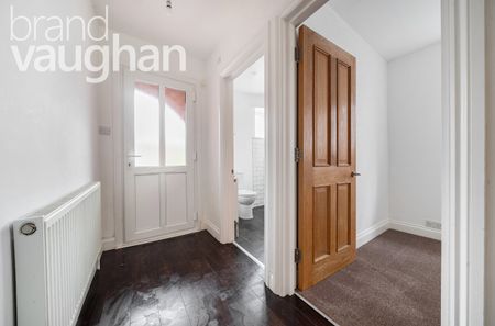 4 bedroom semi-detached bungalow to rent - Photo 2