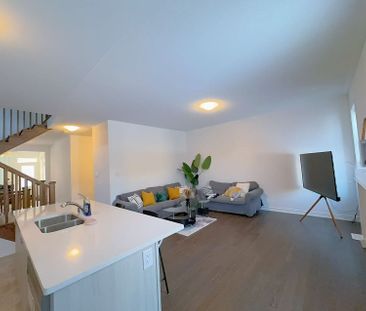 For Lease - 704 Mika Street, Innisfil, Ontario - Photo 2