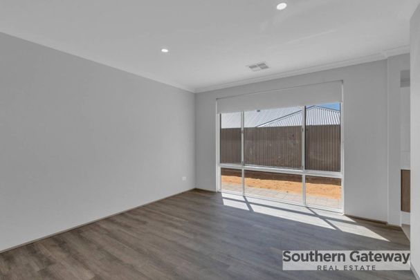 Brand New Family Home! - Photo 1