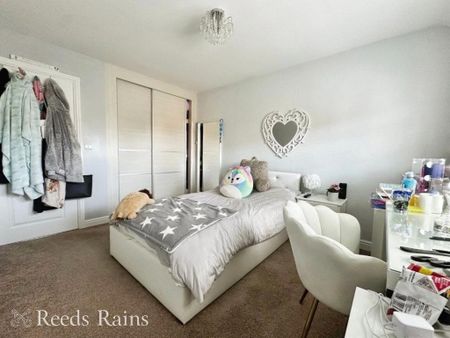 4 bedroom detached house to rent - Photo 4