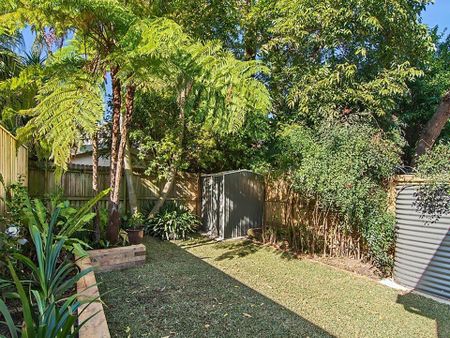 Modern Three Bedroom Home in Premium Mosman Location - Photo 5