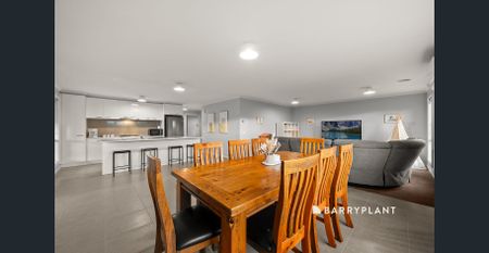 Stylish 3 bedroom house with Great Entertaining Space - Photo 3