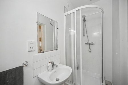 Apt 11, Kingsway Court, Dunmurry, Belfast, BT17 9SE - Photo 3