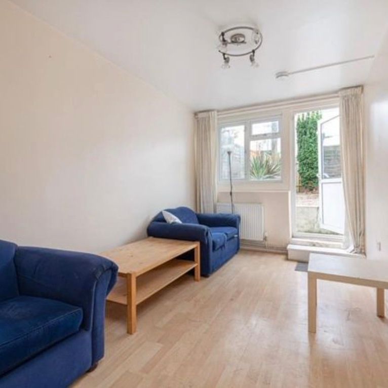 5 Bed Terraced House, Swanwick Close, SW15 - Photo 1