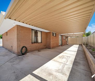 7 Dryandra Drive, MIRRABOOKA WA 6061 - Photo 2