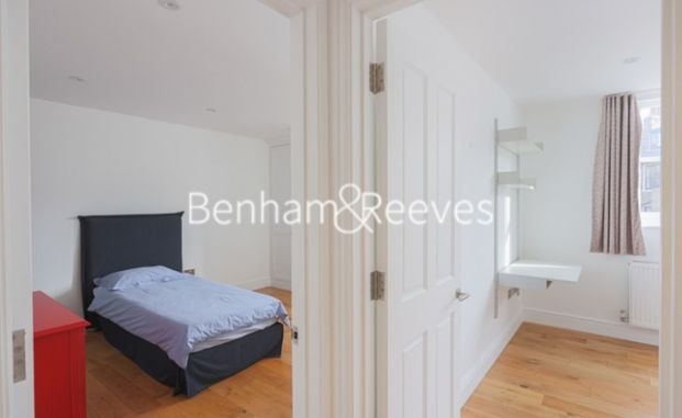 4 Bedroom house to rent in Albert Mews, Kensington, W8 - Photo 1