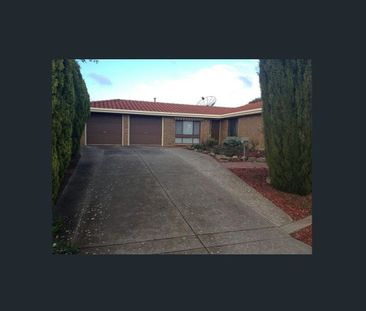 COMFORTABLE FAMILY LIVING IN SOUGHT-AFTER HALLETT COVE - Photo 1