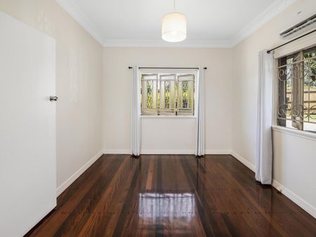 Spacious air conditioned home with two living areas and pool - Photo 3