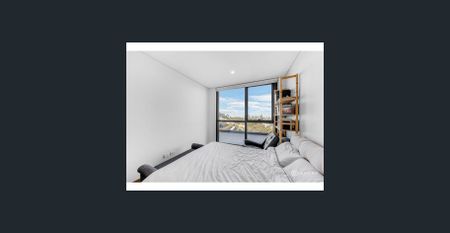 Fully Furnished Designer Three-Bedroom Apartment with Stunning Sydney Harbour Views - Photo 4