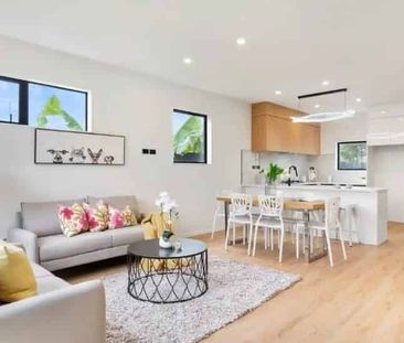 4 Bedroom Modern Townhouse - Photo 4