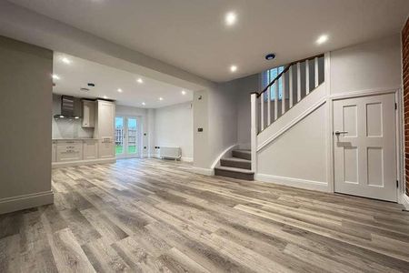 Oakley, Basingstoke, Hants, RG23 - Photo 2