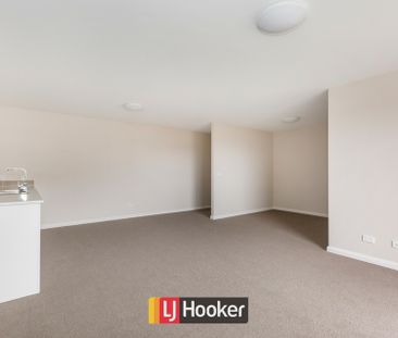Convenient location near tram line! - Photo 1