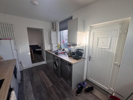 1 bedroom in a house share to rent - Photo 4