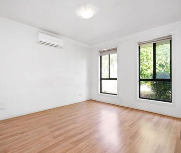 Modern low maintenance family home - Photo 2