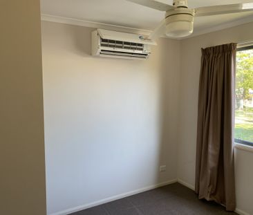 Spacious Family Home in Middlemount - Photo 4