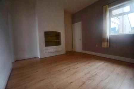 3 bedroom Terraced House To Let - Photo 3