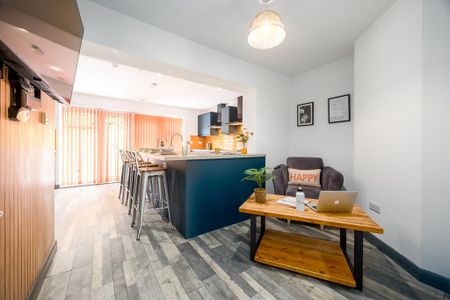 1 bedroom in a house share to rent - Photo 2