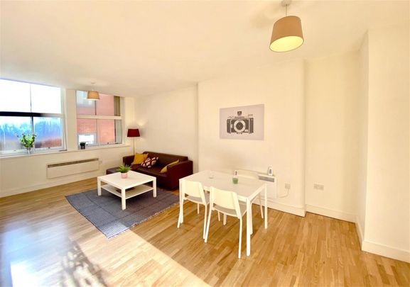 2 bedroom Flat To Let - Photo 1