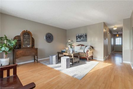 For Lease - 95 Kinburn Crescent, London South, Ontario - Photo 3