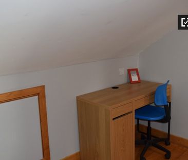 Room for rent in 4-bedroom apartment in Glasnevin, Dublin - Photo 2
