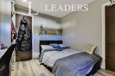 6 bedroom house to rent - Photo 2