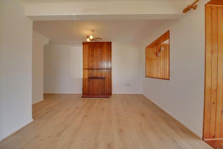 3 bedroom detached house to rent - Photo 2