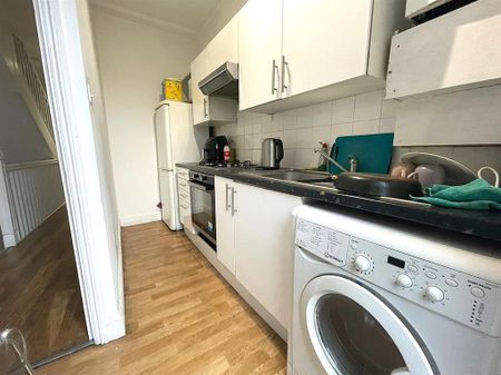 3 bedroom apartment to rent - Photo 5