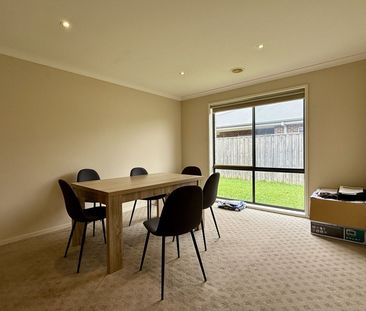 Sought after location, you don't want to miss this! - Photo 2