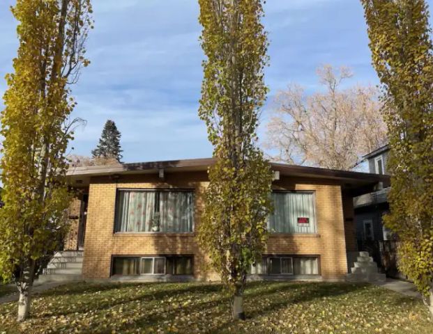 Inner city Mount Pleasant Suite, look no further! | 238 19 Avenue Northwest, Calgary - Photo 1