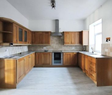 3 bedroom flat to rent - Photo 1
