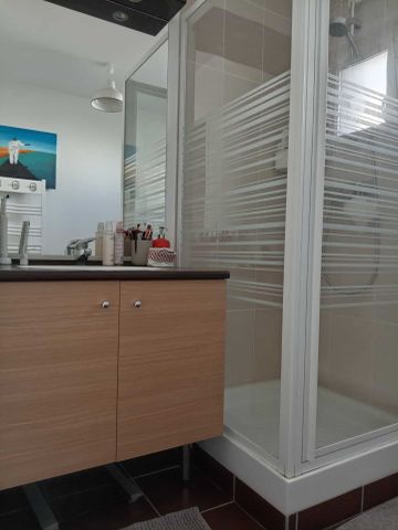 REIMS – Secteur Henry VASNIER appartement T2 meublé avec stationnement et balcon disponible de suite - Photo 4