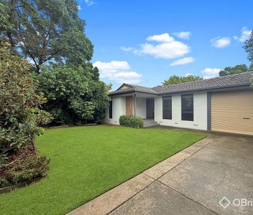 STYLISHLY RENOVATED FAMILY HOME WITH SPACE & COMFORT - Photo 3