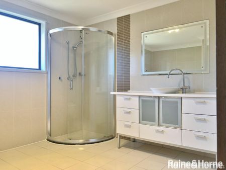 Spacious Family Home - Photo 4