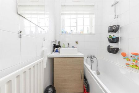 3 bedroom flat to rent - Photo 5