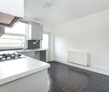 2 bedroom end of terrace house to rent - Photo 4