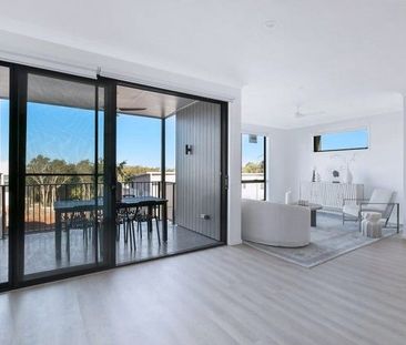 NEW TOWNHOUSE IN MANLY WEST - Photo 4