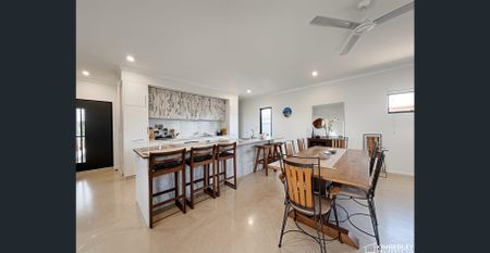 Brand New Treasure in Roebuck Estate! - Photo 3