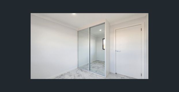 Beautiful Two-Bedroom Granny Flat in Quiet St Clair Location - Photo 1